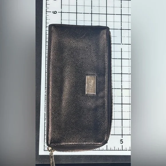 TODS Black Textured Leather corner Zip Wallet. Red interior. S - Picture 3 of 9